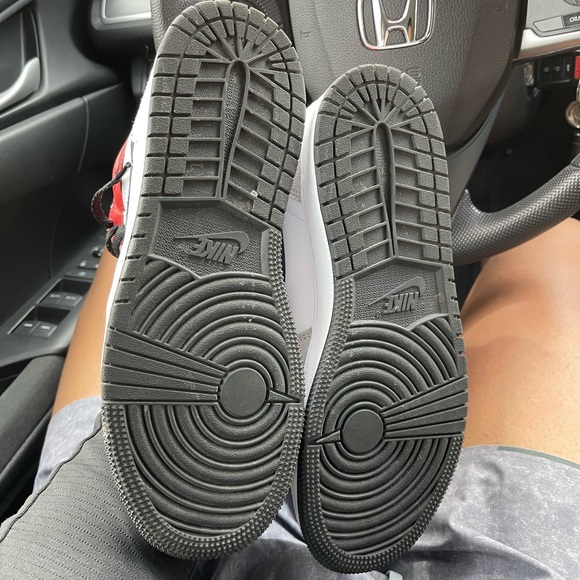 Jordan 1 Smoke Grey - Picture 2 of 2